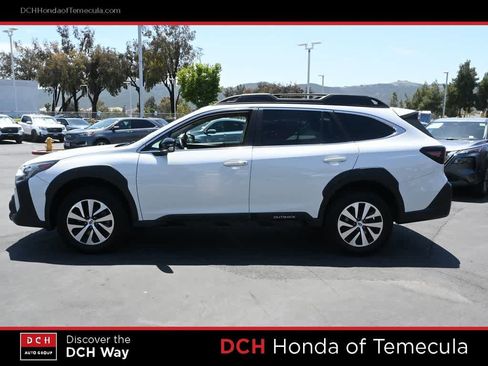 Used 2023 Subaru Outback Premium AWD/4WD image 4