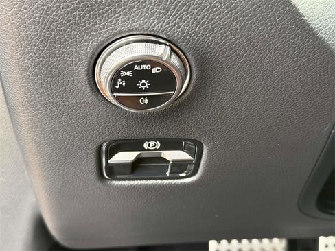 Used 2025 Mercedes-Benz GLC 350e 4MATIC image 21