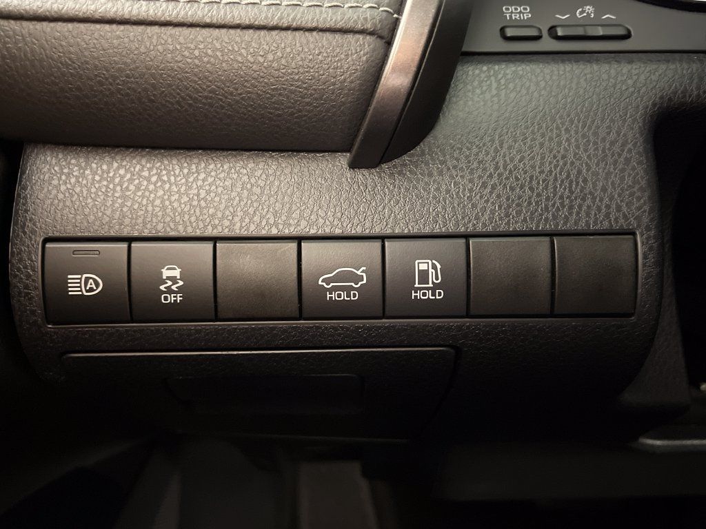Certified 2020 Toyota Camry SE w/ Sunroof Package FWD image 28