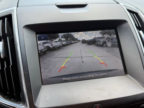 Used 2019 Ford Edge Titanium FWD image 21