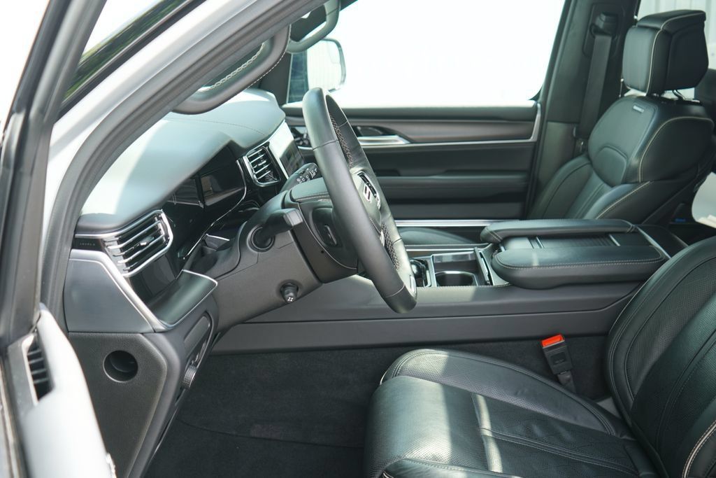 Used 2025 Jeep Grand Wagoneer L Series II Obsidian w/ Quick Order Packagew 28T AWD/4WD image 14