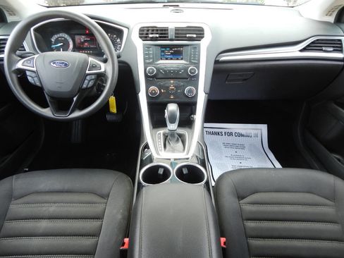 Used 2013 Ford Fusion SE image 2