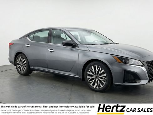 Used 2025 Nissan Altima 2.5 SV image 1
