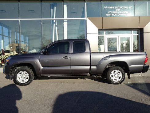 Used 2015 Toyota Tacoma image 2