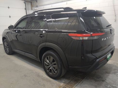 Used 2022 Nissan Pathfinder SV AWD/4WD image 3