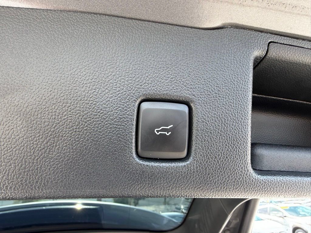 Used 2022 Ford Escape SE w/ Convenience Package FWD image 8