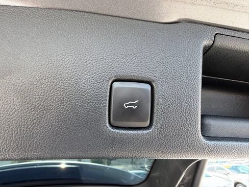Used 2022 Ford Escape SE w/ Convenience Package FWD image 8