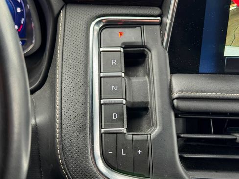 Used 2023 Chevrolet Suburban Premier image 36