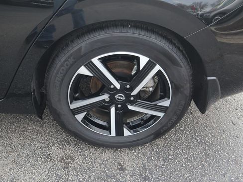 Used 2025 Nissan Sentra SV w/ Trunk Package image 9