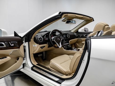 Used 2014 Mercedes-Benz SL 550 image 42