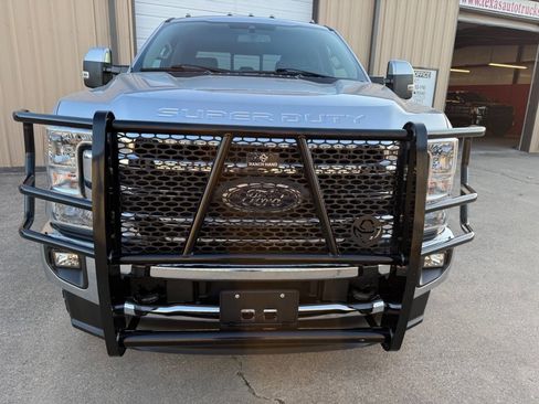 Used 2021 Ford F350 Lariat image 4