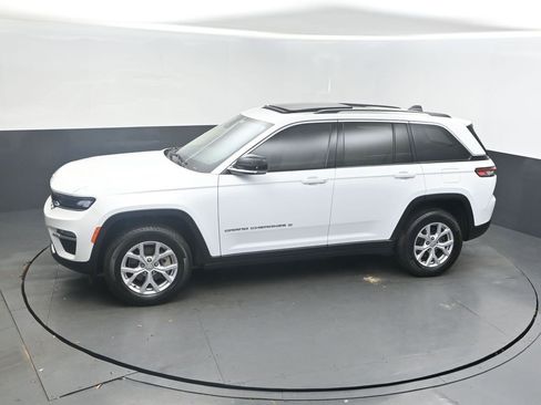 Used 2022 Jeep Grand Cherokee Limited image 35