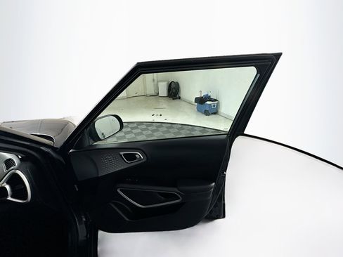 Used 2025 Kia Soul LX w/ LX Technology Package image 30