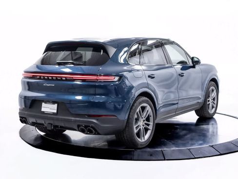 Certified 2025 Porsche Cayenne AWD/4WD image 7