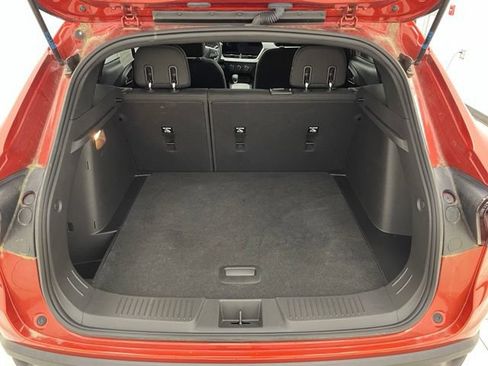 Used 2024 Chevrolet Trax RS w/ Sunroof Package FWD image 11