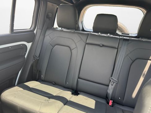 Used 2025 Land Rover Defender 110 X-Dynamic SE AWD/4WD image 12