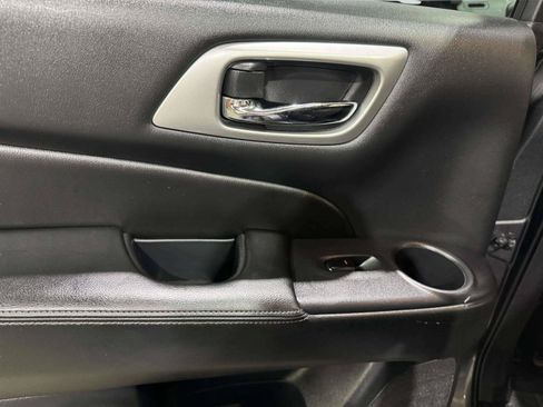 Used 2019 Nissan Pathfinder SV AWD/4WD image 44