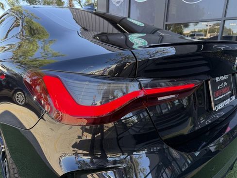 Used 2022 BMW 430i Coupe w/ M Sport Package RWD image 11