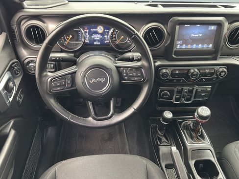 Used 2022 Jeep Gladiator Sport AWD/4WD image 11