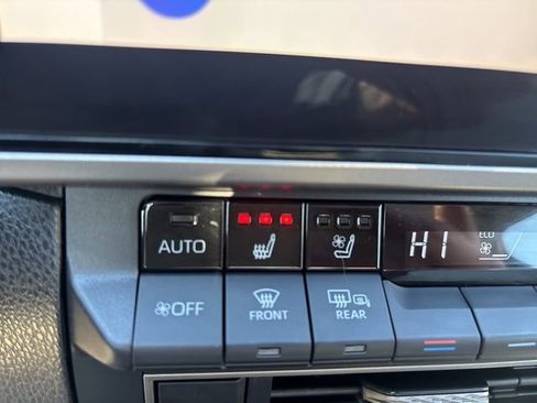 Used 2025 Toyota Camry XLE w/ Premium Plus Package image 25