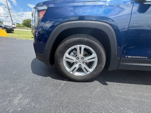 Used 2022 GMC Terrain SLE w/ Driver Convenience Package FWD image 10