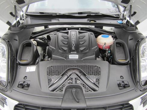 Used 2016 Porsche Macan S image 12