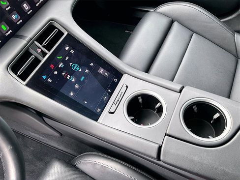 Used 2025 Porsche Taycan image 17