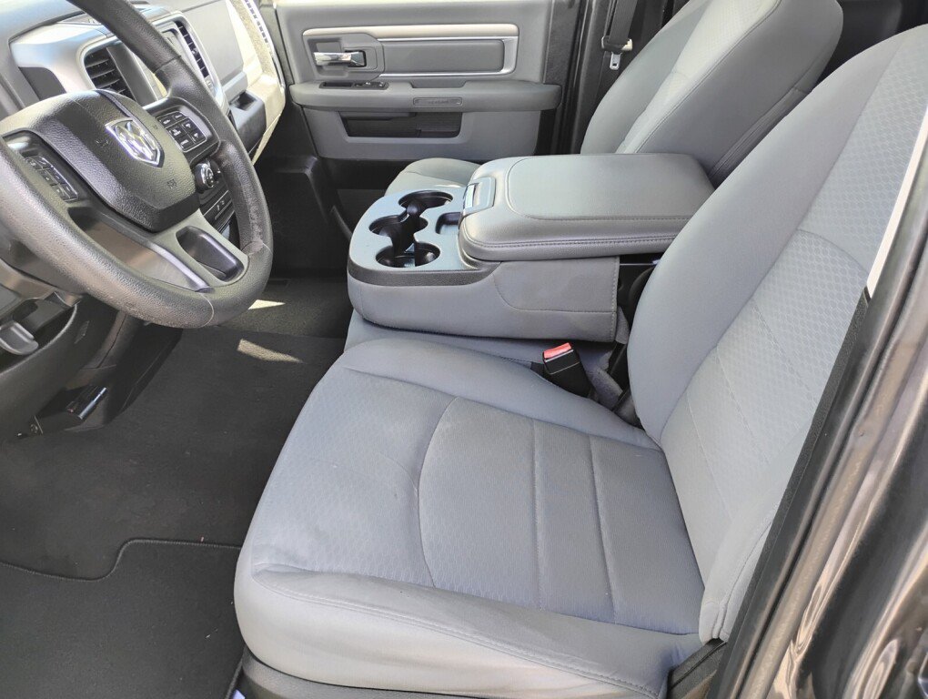 Used 2017 RAM 1500 Classic SLT AWD/4WD image 9