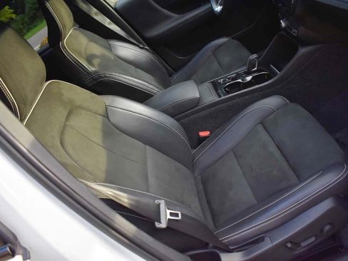 Used 2019 Volvo XC40 T5 R-Design AWD/4WD image 40