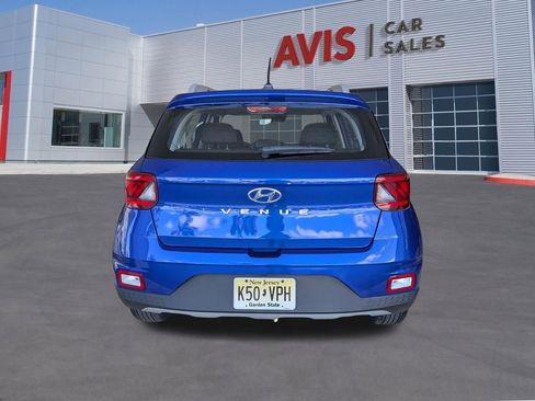 Used 2025 Hyundai Venue SEL FWD image 9
