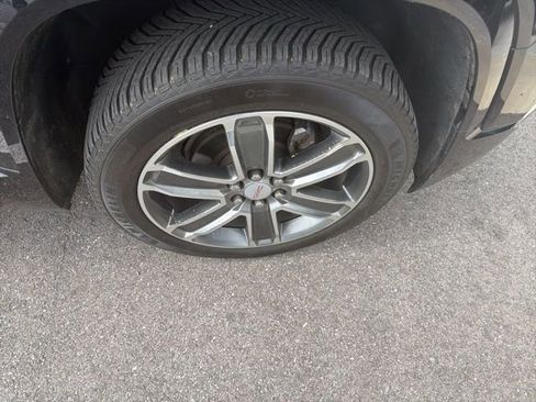 Used 2019 GMC Acadia Denali image 9