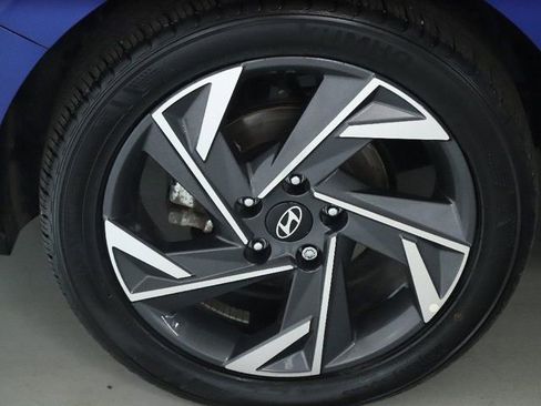 Certified 2024 Hyundai Elantra SEL w/ Convenience Package image 12