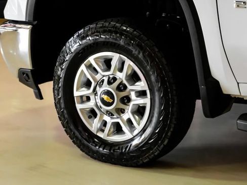 Used 2025 Chevrolet Silverado 2500 LT w/ Convenience Package AWD/4WD image 52