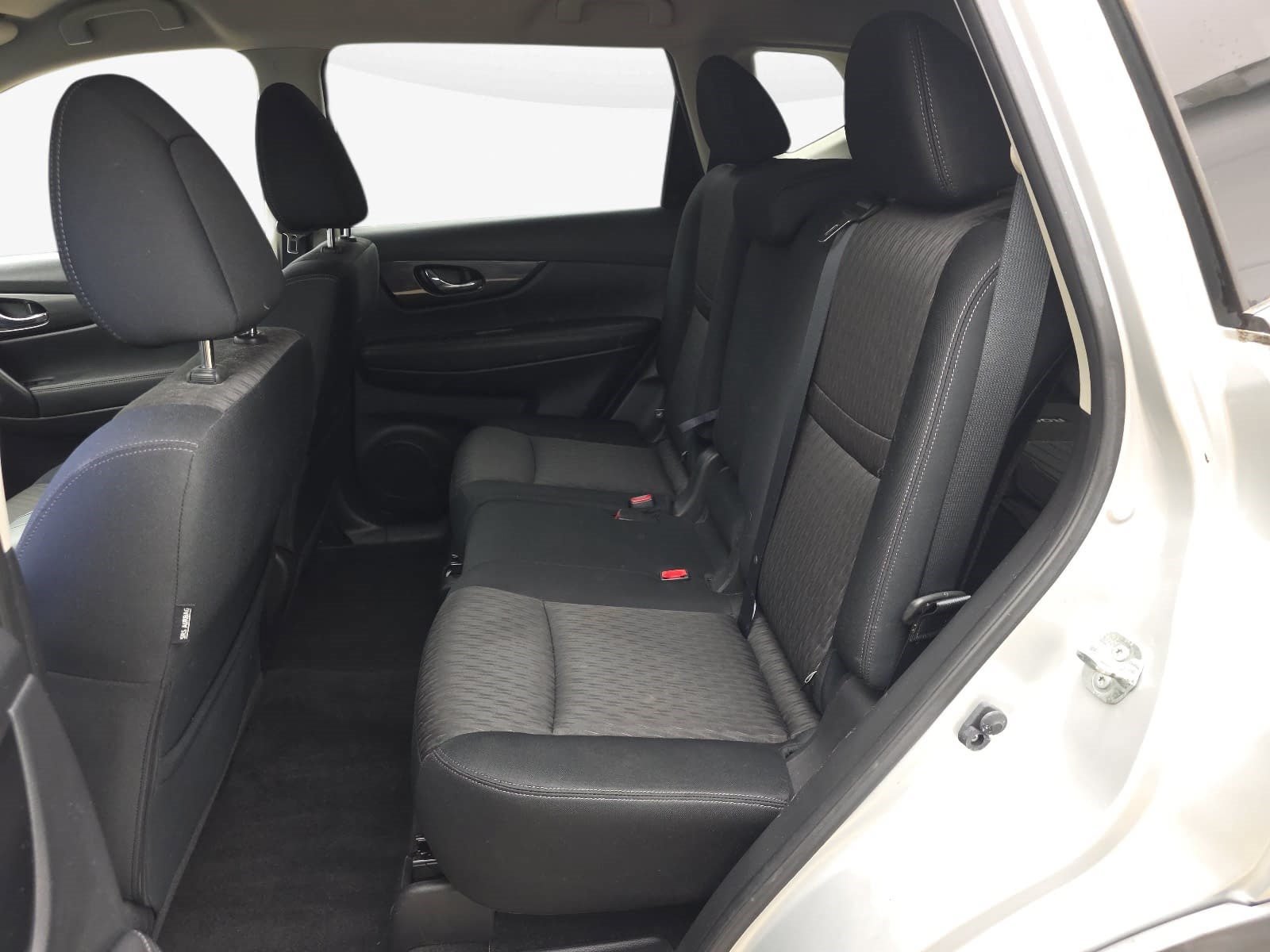Used 2018 Nissan Rogue SV FWD image 11
