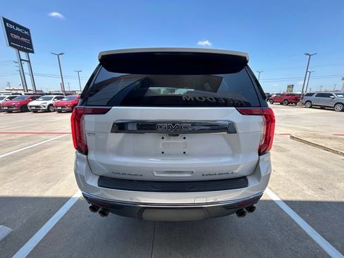Used 2024 GMC Yukon Denali Ultimate AWD/4WD image 3