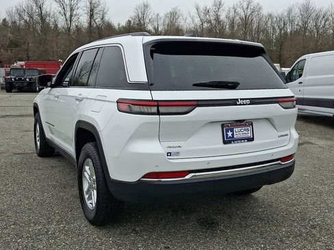 Used 2023 Jeep Grand Cherokee Laredo w/ Luxury Tech Group I AWD/4WD image 9