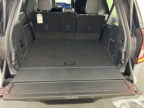 New 2025 Ford Expedition Max Platinum w/ Stealth Performance Package image 39