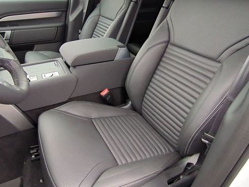 New 2026 Land Rover Discovery Limited Edition image 16