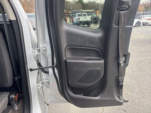 Used 2015 GMC Canyon SLE w/ SLE Convenience Package image 23