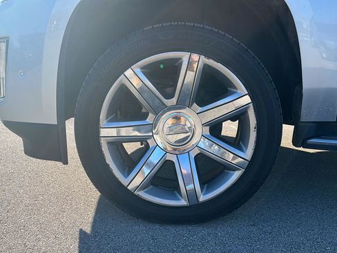 Used 2020 Cadillac Escalade ESV Luxury image 11