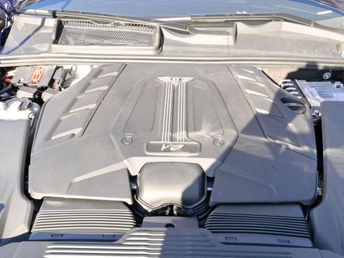 Used 2025 Bentley Bentayga image 63