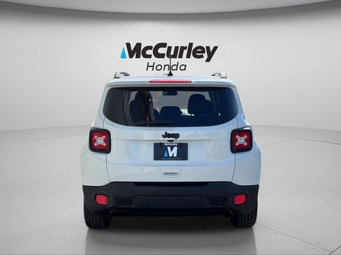Used 2018 Jeep Renegade Altitude w/ UConnect 8.4 Nav Group FWD image 4