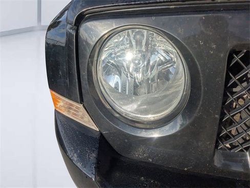 Used 2015 Jeep Patriot High Altitude image 9