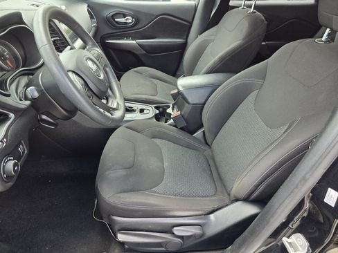 Used 2019 Jeep Cherokee Latitude w/ Popular Appearance Group AWD/4WD image 31