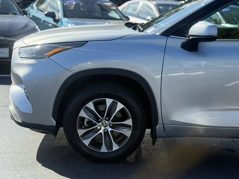 Certified 2022 Toyota Highlander XLE image 2
