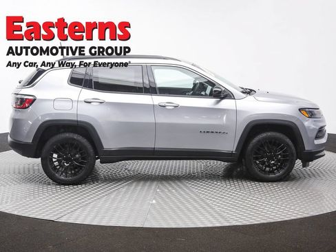 Used 2022 Jeep Compass Latitude AWD/4WD image 4