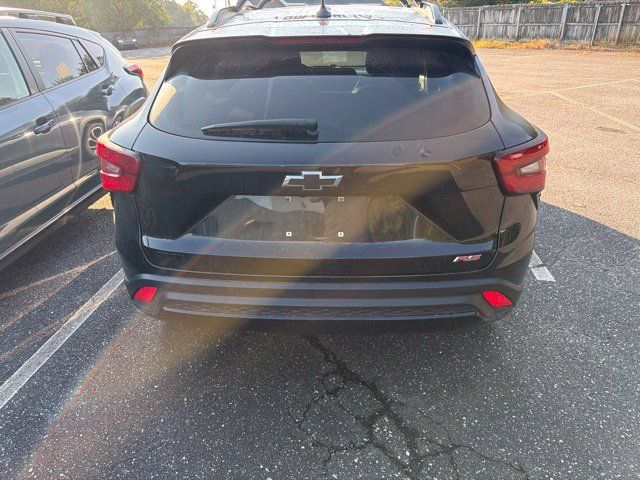 Used 2024 Chevrolet Trax RS w/ Sunroof Package FWD image 6