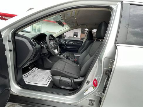 Used 2017 Nissan Rogue S FWD image 3