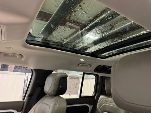 Used 2020 Land Rover Defender 110 HSE image 36