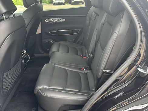 Used 2025 Genesis GV70 2.5T AWD/4WD image 10
